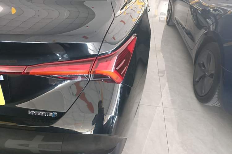 Used Toyota Avalon 2019 Dual-Engine 2.5L Luxury Edition China VI Standard Right Rear Taillight