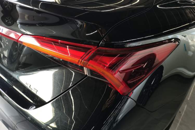 Used Toyota Avalon 2019 2.0L XLE Premium Edition China VI Right Rear Taillight