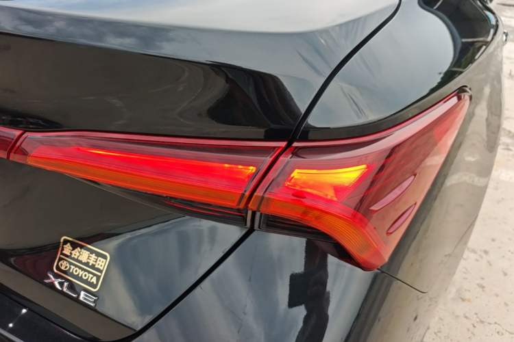 Used Toyota Avalon 2019 2.0L XLE Premium Edition China VI Right Rear Taillight