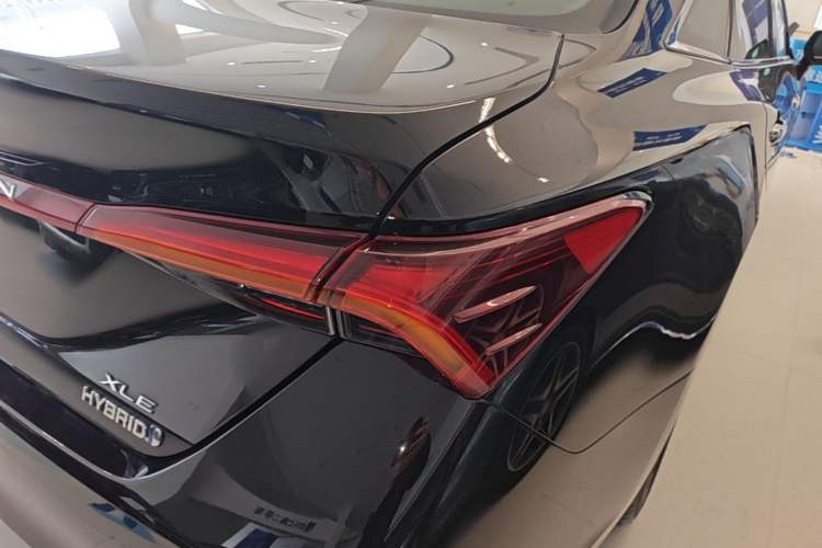 Used Toyota Avalon 2019 Dual-Engine 2.5L XLE Prestige Version China VI Standard Right Rear Taillight