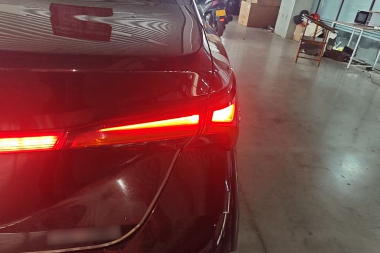 Used Toyota Avalon 2019 Dual-Engine 2.5L Luxury Edition China VI Standard Right Rear Taillight