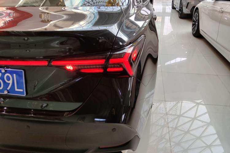 Used Toyota Avalon 2019 2.0L Luxury Edition China VI Standard Right Rear Taillight