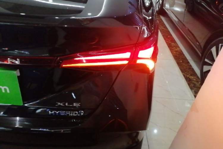 Used Toyota Avalon 2019 Dual-Engine 2.5L XLE Prestige Version China VI Standard Right Rear Taillight