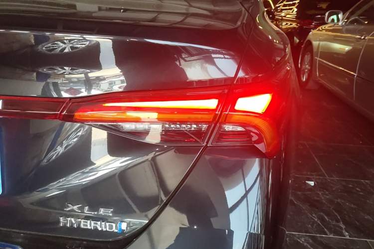 Used Toyota Avalon 2019 Dual-Engine 2.5L XLE Prestige Version China VI Standard Right Rear Taillight