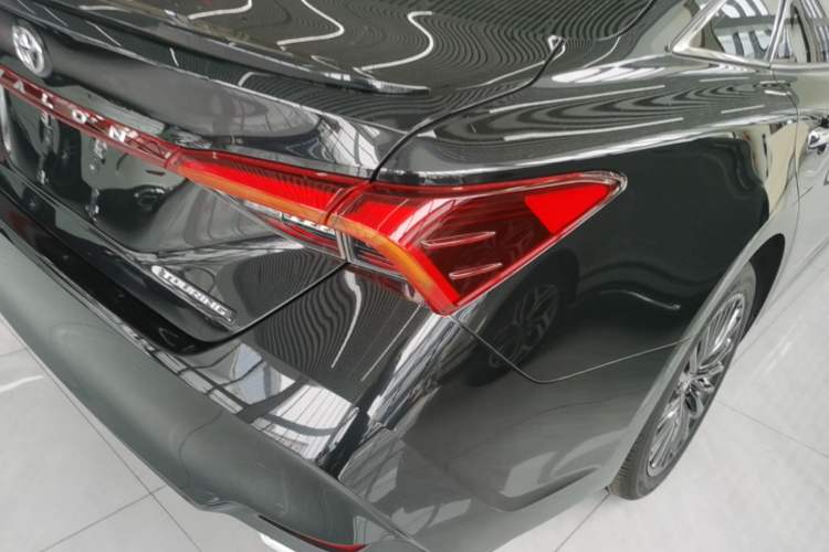 Used Toyota Avalon 2019 2.5L Touring Premium Version China VI Standard Right Rear Taillight