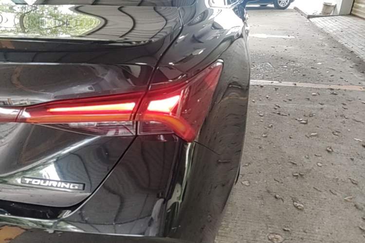 Used Toyota Avalon 2019 2.5L Touring Premium Version China VI Standard Right Rear Taillight