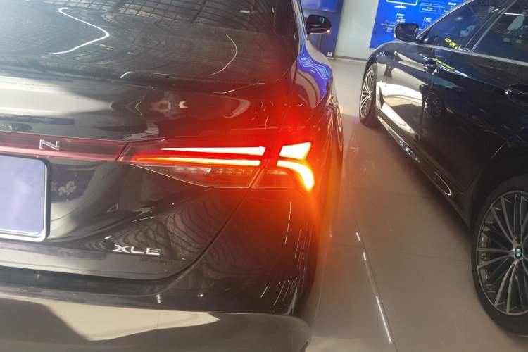 Used Toyota Avalon 2019 2.0L XLE Premium Edition China VI Right Rear Taillight