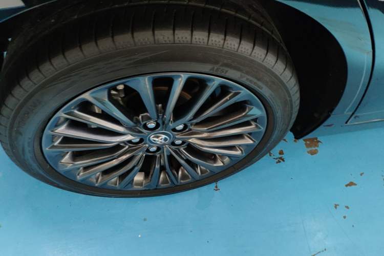 Used Toyota Avalon 2019 2.0L XLE Premium Edition China VI Right Rear Wheel Hub