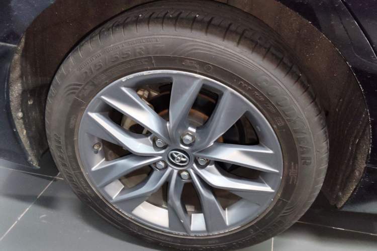 Used Toyota Avalon 2019 2.0L Luxury Edition China VI Standard Right Rear Wheel Hub