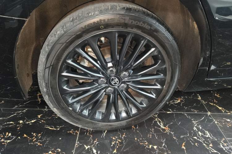 Used Toyota Avalon 2019 2.0L XLE Premium Edition China VI Right Rear Wheel Hub