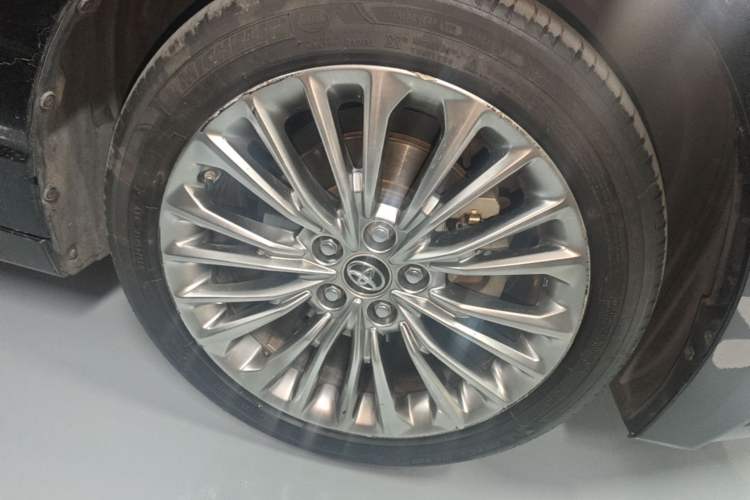 Used Toyota Avalon 2019 Dual-Engine 2.5L Limited Flagship Edition China VI Standard Right Rear Wheel Hub