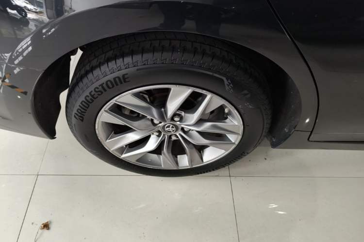 Used Toyota Avalon 2019 2.0L Luxury Edition China VI Standard Right Rear Wheel Hub