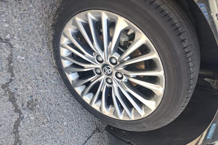 Used Toyota Avalon 2019 Dual-Engine 2.5L XLE Prestige Version China VI Standard Right Rear Wheel Hub