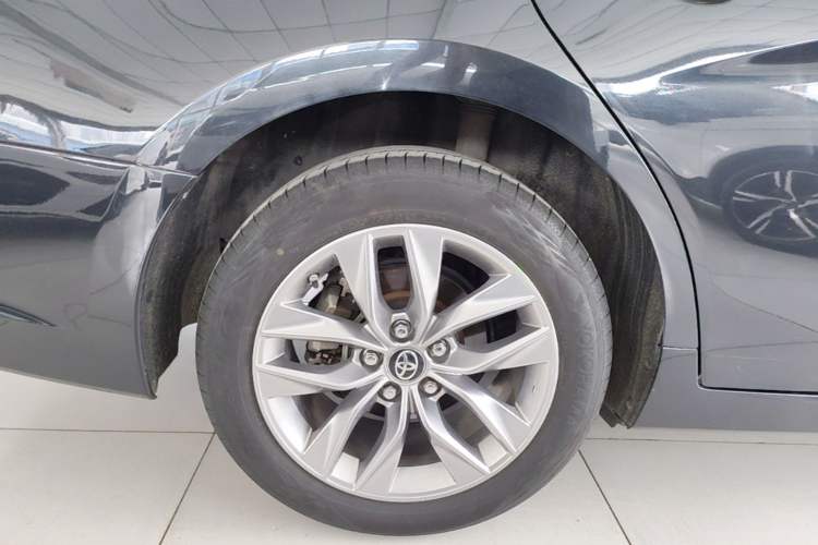 Used Toyota Avalon 2019 2.0L Luxury Edition China VI Standard Right Rear Wheel Hub