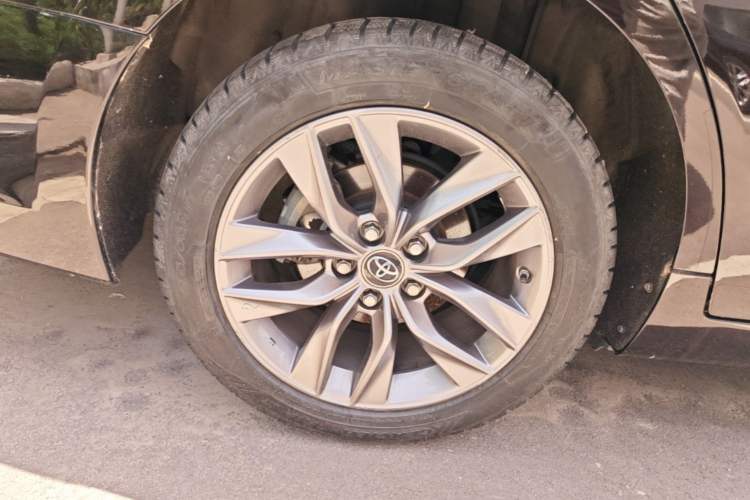 Used Toyota Avalon 2019 2.0L Ambition Edition China VI Right Rear Wheel Hub