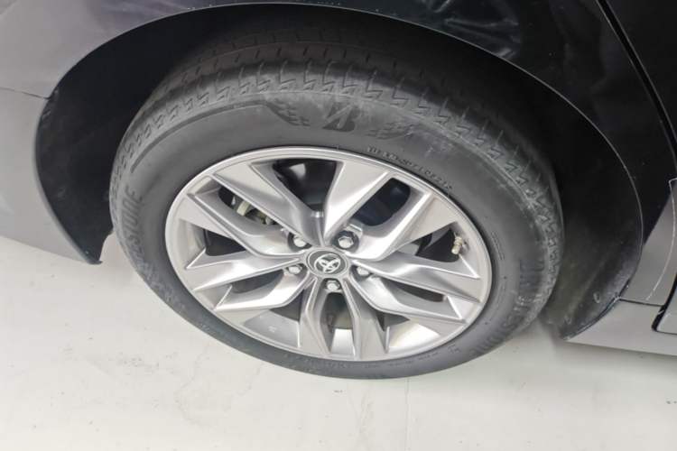 Used Toyota Avalon 2019 2.0L Luxury Edition China VI Standard Right Rear Wheel Hub