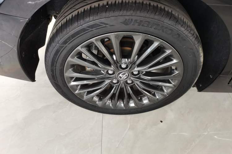 Used Toyota Avalon 2019 2.0L XLE Premium Edition China VI Right Rear Wheel Hub
