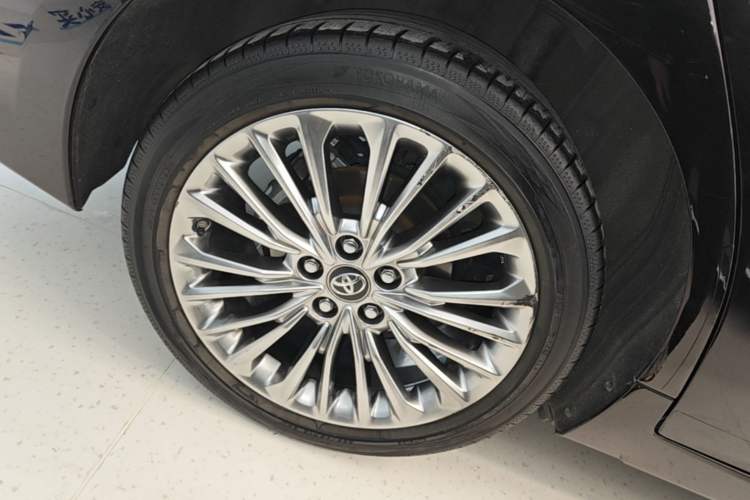 Used Toyota Avalon 2019 Dual-Engine 2.5L XLE Prestige Version China VI Standard Right Rear Wheel Hub