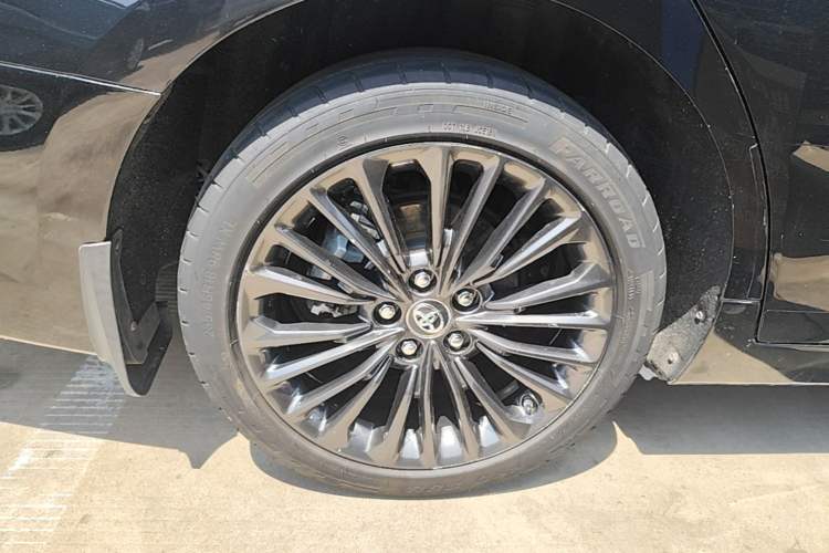 Used Toyota Avalon 2019 2.0L XLE Premium Edition China VI Right Rear Wheel Hub