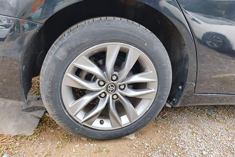 Used Toyota Avalon 2019 2.0L Ambition Edition China VI Right Rear Wheel Hub