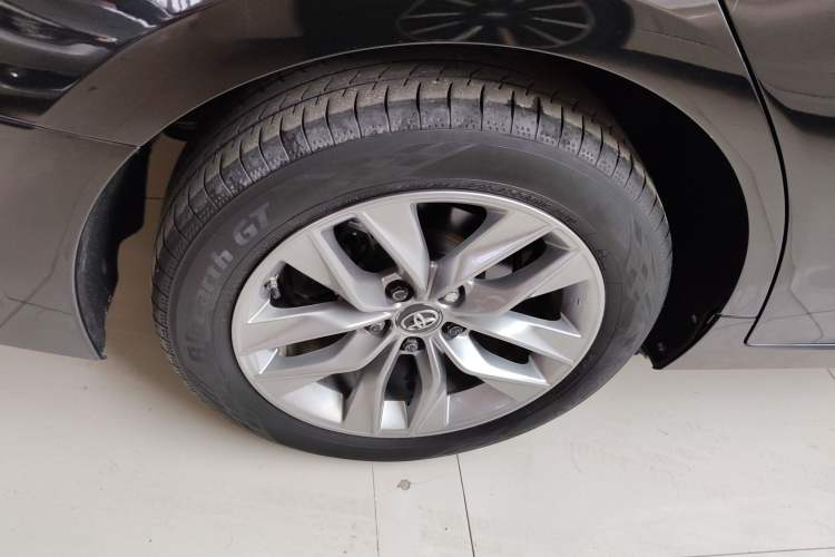 Used Toyota Avalon 2019 2.0L Luxury Edition China VI Standard Right Rear Wheel Hub