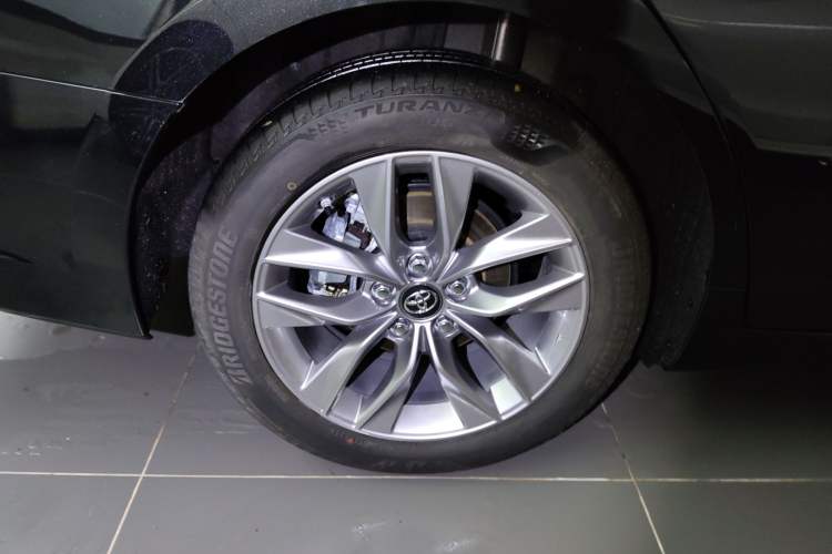 Used Toyota Avalon 2019 2.0L Ambition Edition China VI Right Rear Wheel Hub