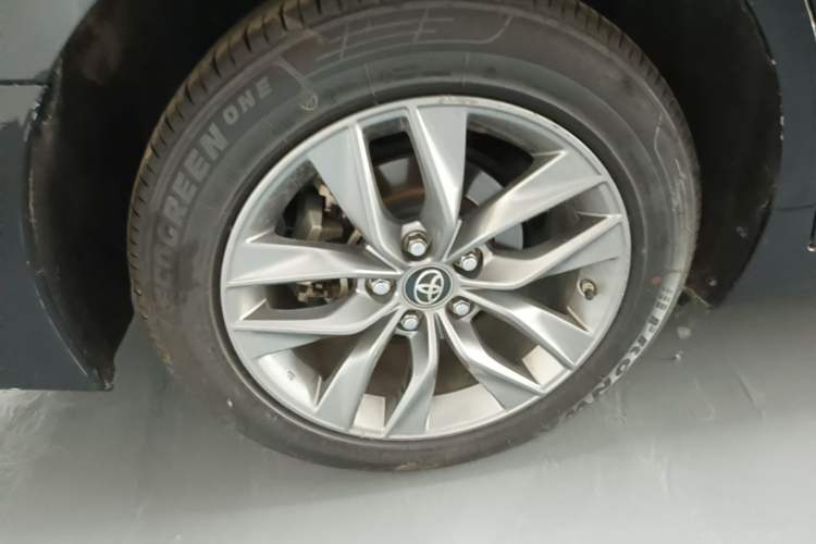 Used Toyota Avalon 2019 2.0L Luxury Edition China VI Standard Right Rear Wheel Hub