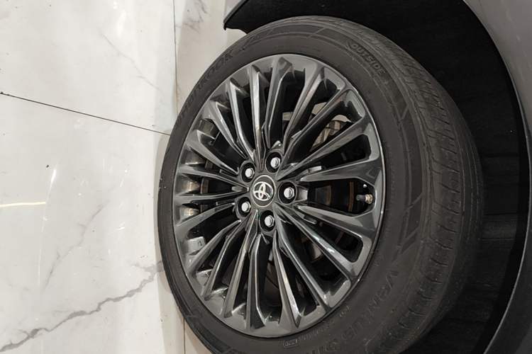 Used Toyota Avalon 2019 2.0L XLE Premium Edition China VI Right Rear Wheel Hub