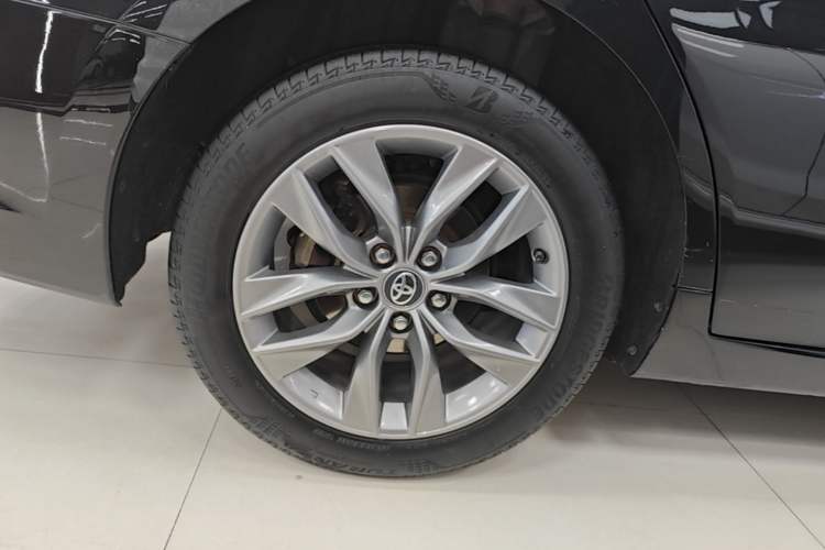Used Toyota Avalon 2019 2.0L Luxury Edition China VI Standard Right Rear Wheel Hub