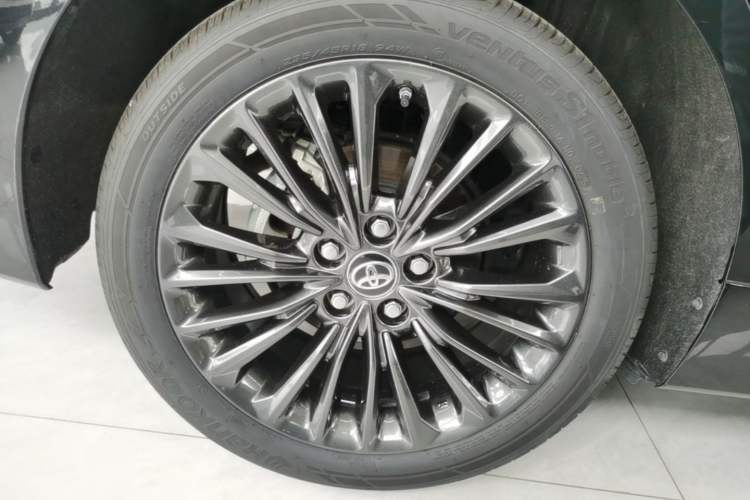 Used Toyota Avalon 2019 2.5L Touring Premium Version China VI Standard Right Rear Wheel Hub