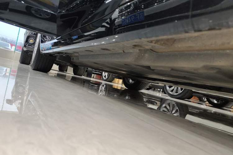 Used Toyota Avalon 2019 Dual-Engine 2.5L Luxury Edition China VI Standard Right Side Sill
