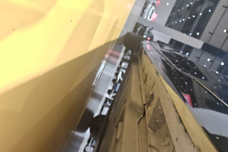 Used Toyota Avalon 2019 2.0L Luxury Edition China VI Standard Right Side Sill