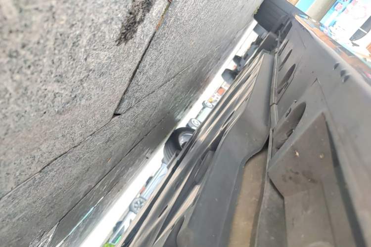 Used Toyota Avalon 2019 Dual-Engine 2.5L XLE Prestige Version China VI Standard Right Side Sill