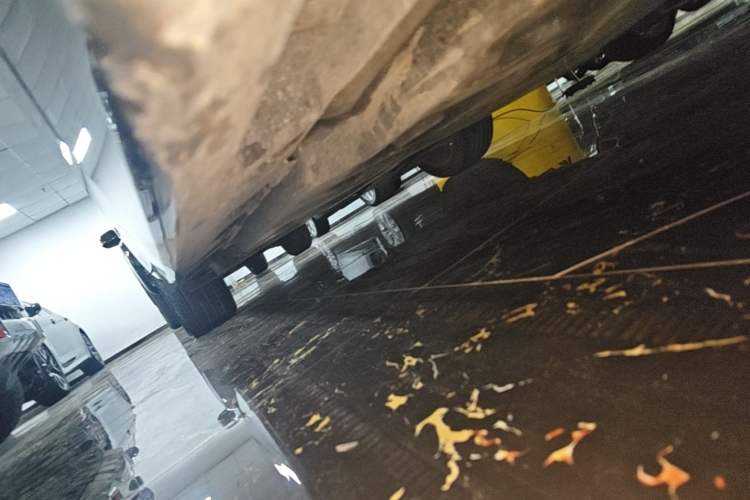 Used Toyota Avalon 2019 2.0L XLE Premium Edition China VI Right Side Sill