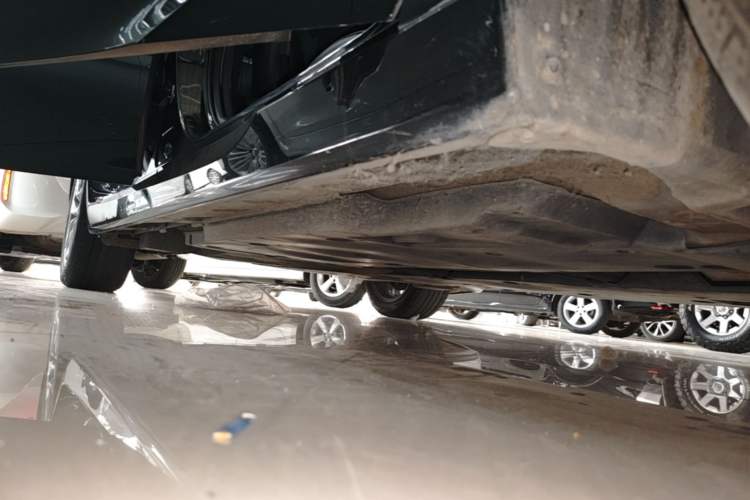 Used Toyota Avalon 2019 Dual-Engine 2.5L Luxury Edition China VI Standard Right Side Sill