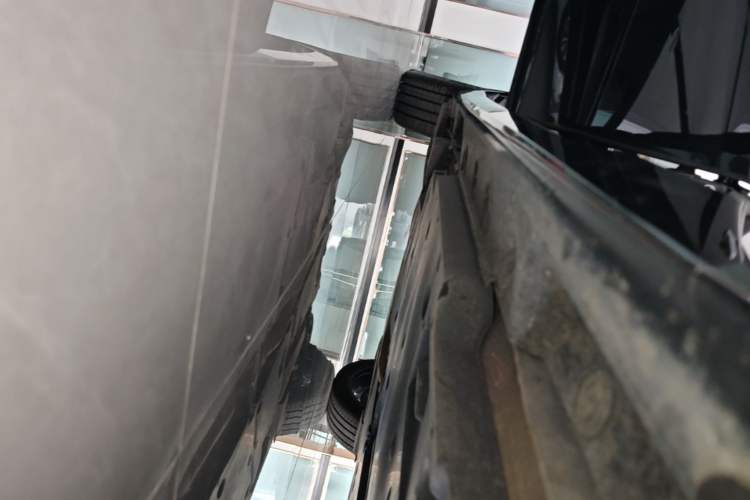 Used Toyota Avalon 2019 Dual-Engine 2.5L XLE Prestige Version China VI Standard Right Side Sill