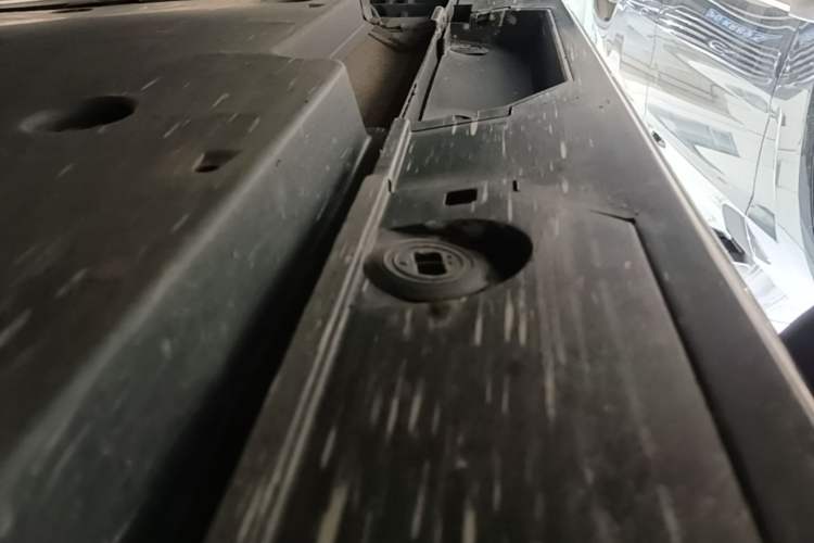 Used Toyota Avalon 2019 Dual-Engine 2.5L Luxury Edition China VI Standard Right Side Sill