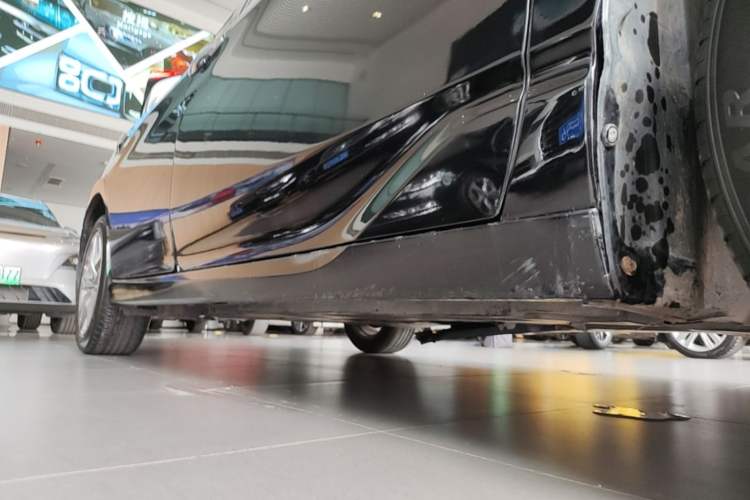 Used Toyota Avalon 2019 Dual-Engine 2.5L Luxury Edition China VI Standard Right Side Sill