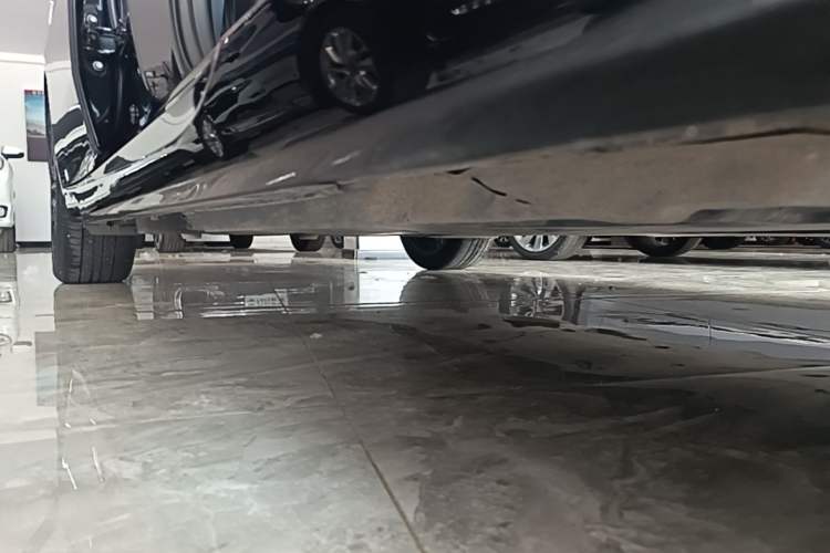 Used Toyota Avalon 2019 2.5L Touring Premium Version China VI Standard Right Side Sill