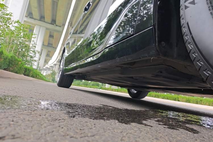 Used Toyota Avalon 2019 2.0L Ambition Edition China VI Right Side Sill