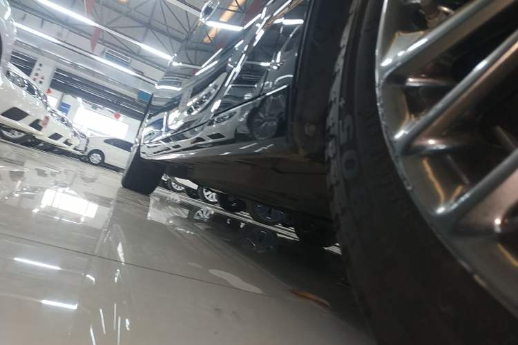 Used Toyota Avalon 2019 Dual-Engine 2.5L XLE Prestige Version China VI Standard Right Side Sill