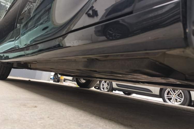 Used Toyota Avalon 2019 2.0L Luxury Edition China VI Standard Right Side Sill