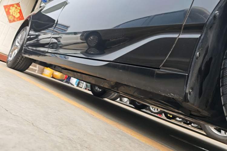 Used Toyota Avalon 2019 Dual-Engine 2.5L Luxury Edition China VI Standard Right Side Sill