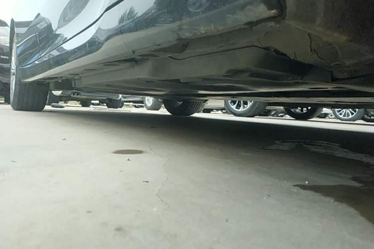 Used Toyota Avalon 2019 Dual-Engine 2.5L XLE Prestige Version China VI Standard Right Side Sill