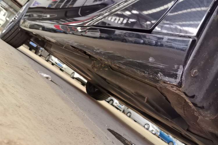 Used Toyota Avalon 2019 Dual-Engine 2.5L XLE Prestige Version China VI Standard Right Side Sill
