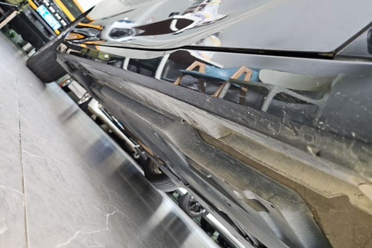 Used Toyota Avalon 2019 2.0L Ambition Edition China VI Right Side Sill