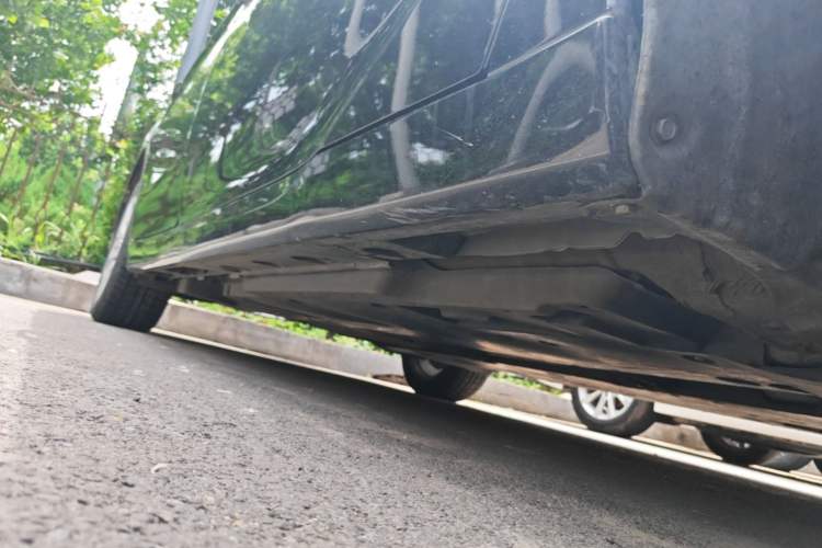 Used Toyota Avalon 2019 2.0L Ambition Edition China VI Right Side Sill