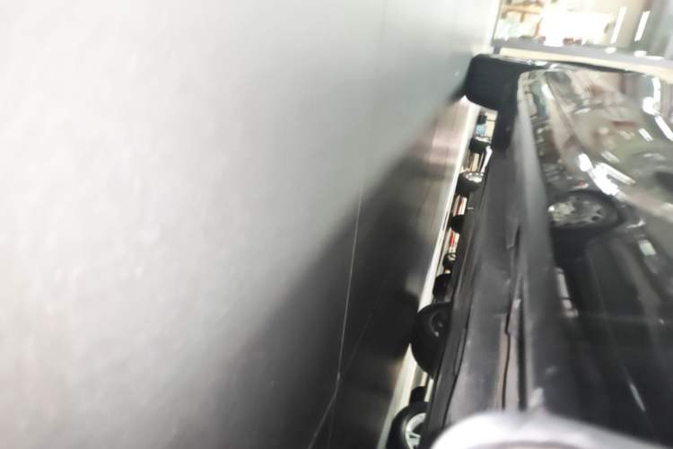 Used Toyota Avalon 2019 Dual-Engine 2.5L Luxury Edition China VI Standard Right Side Sill