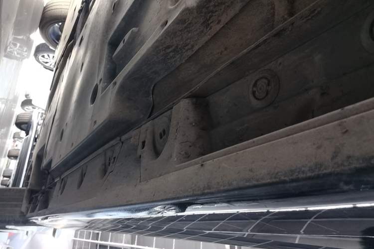 Used Toyota Avalon 2019 2.0L XLE Premium Edition China VI Right Side Sill