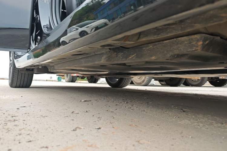 Used Toyota Avalon 2019 2.0L XLE Premium Edition China VI Right Side Sill